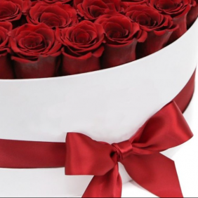  Alanya Çiçek Siparişi Beyaz Kalp Kutuda 35 Adet Kırmızı Gül